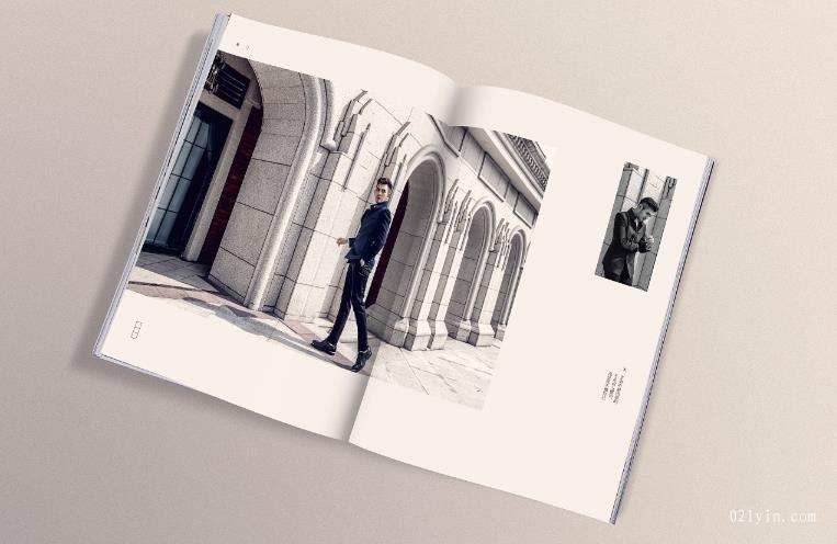 有特色的服裝畫(huà)冊(cè)設(shè)計(jì)總是更能吸引人  第1張